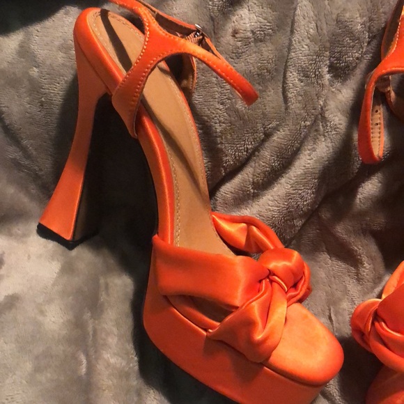 Orange Satin shoe - Picture 3 of 4